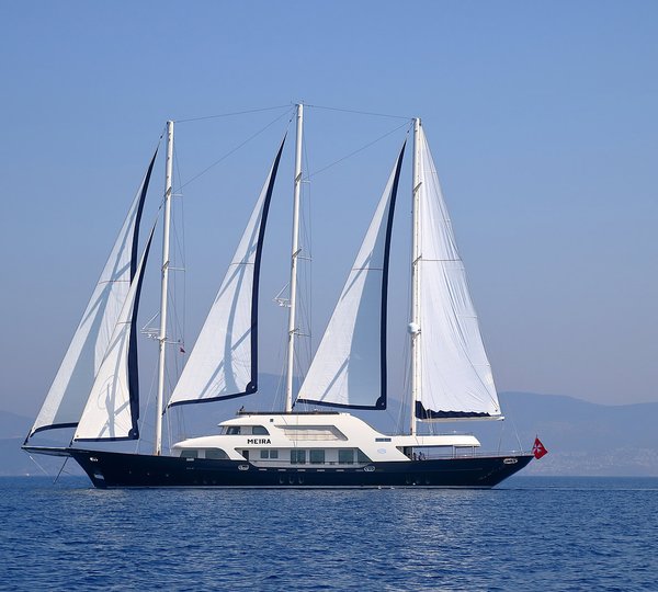 luxury yacht eleonora motor sailing